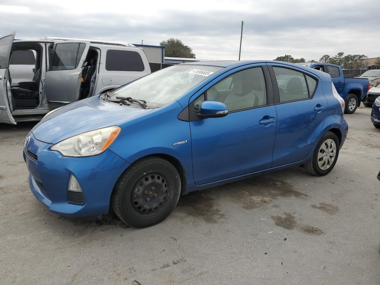 TOYOTA PRIUS C 2013