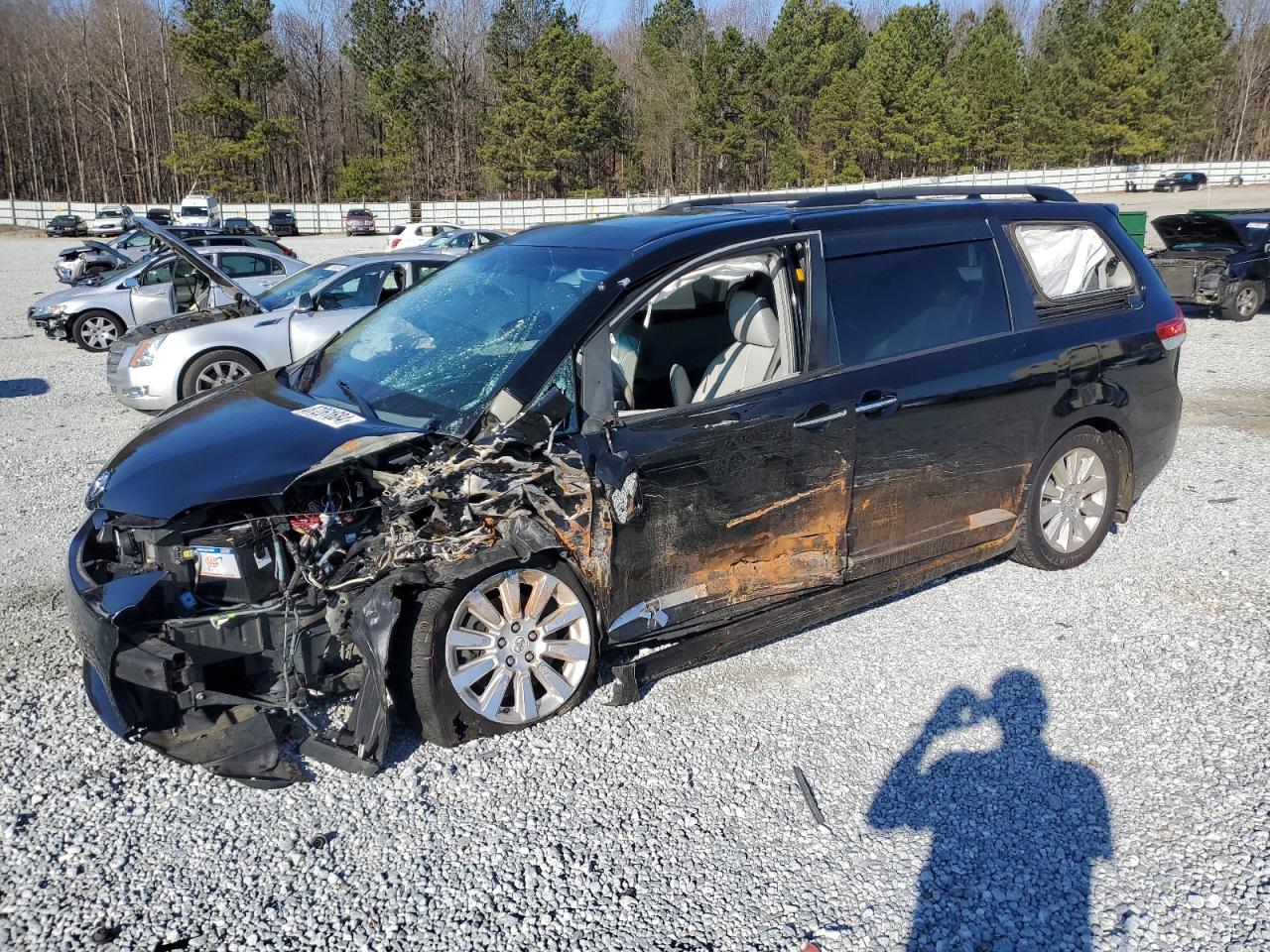 TOYOTA SIENNA XLE 2011
