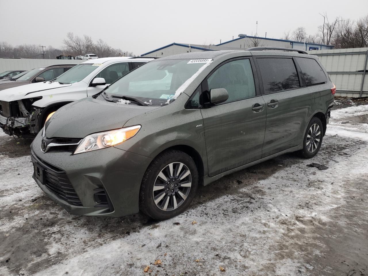 TOYOTA SIENNA LE 2018