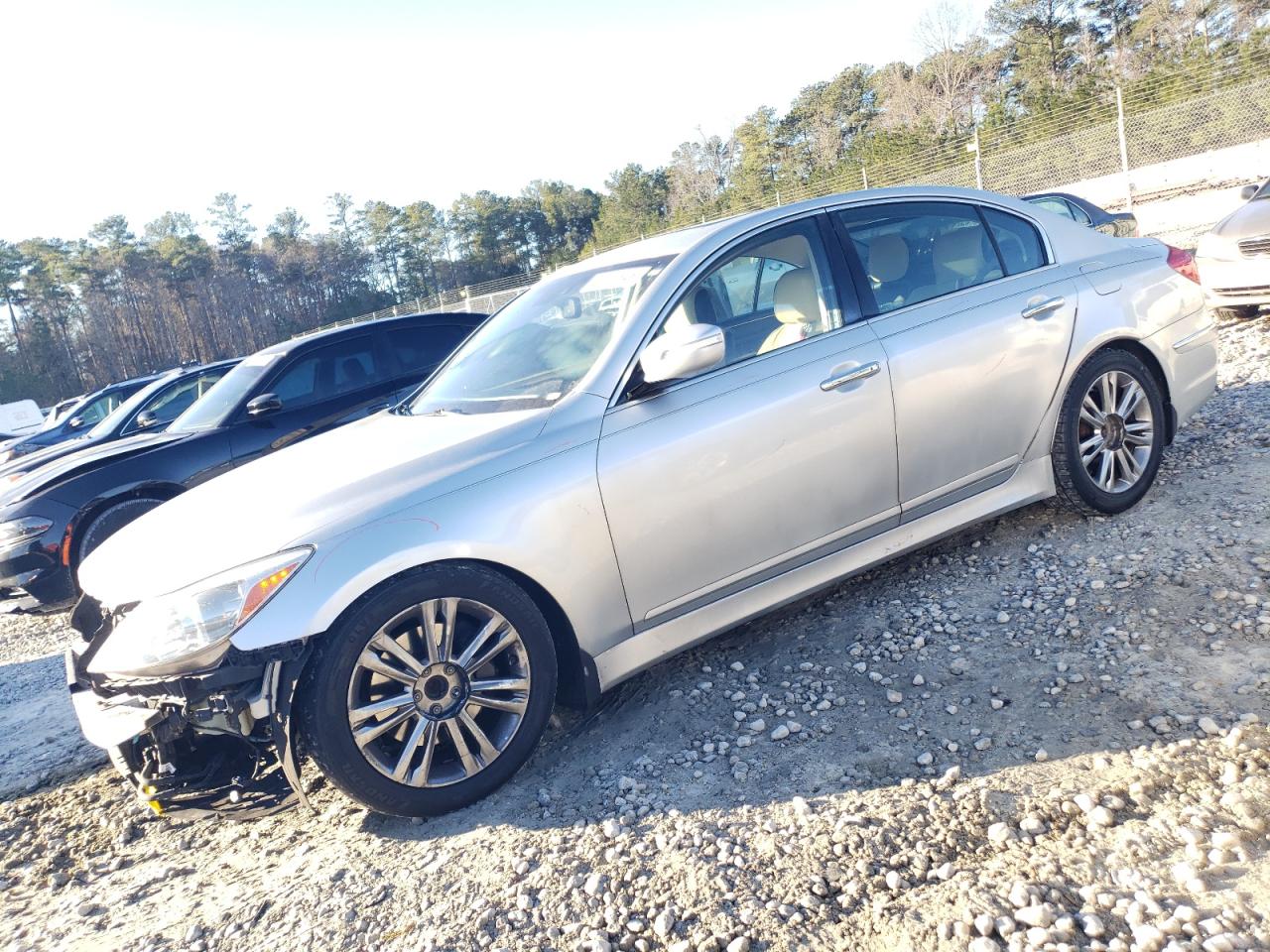 HYUNDAI GENESIS 3. 2012