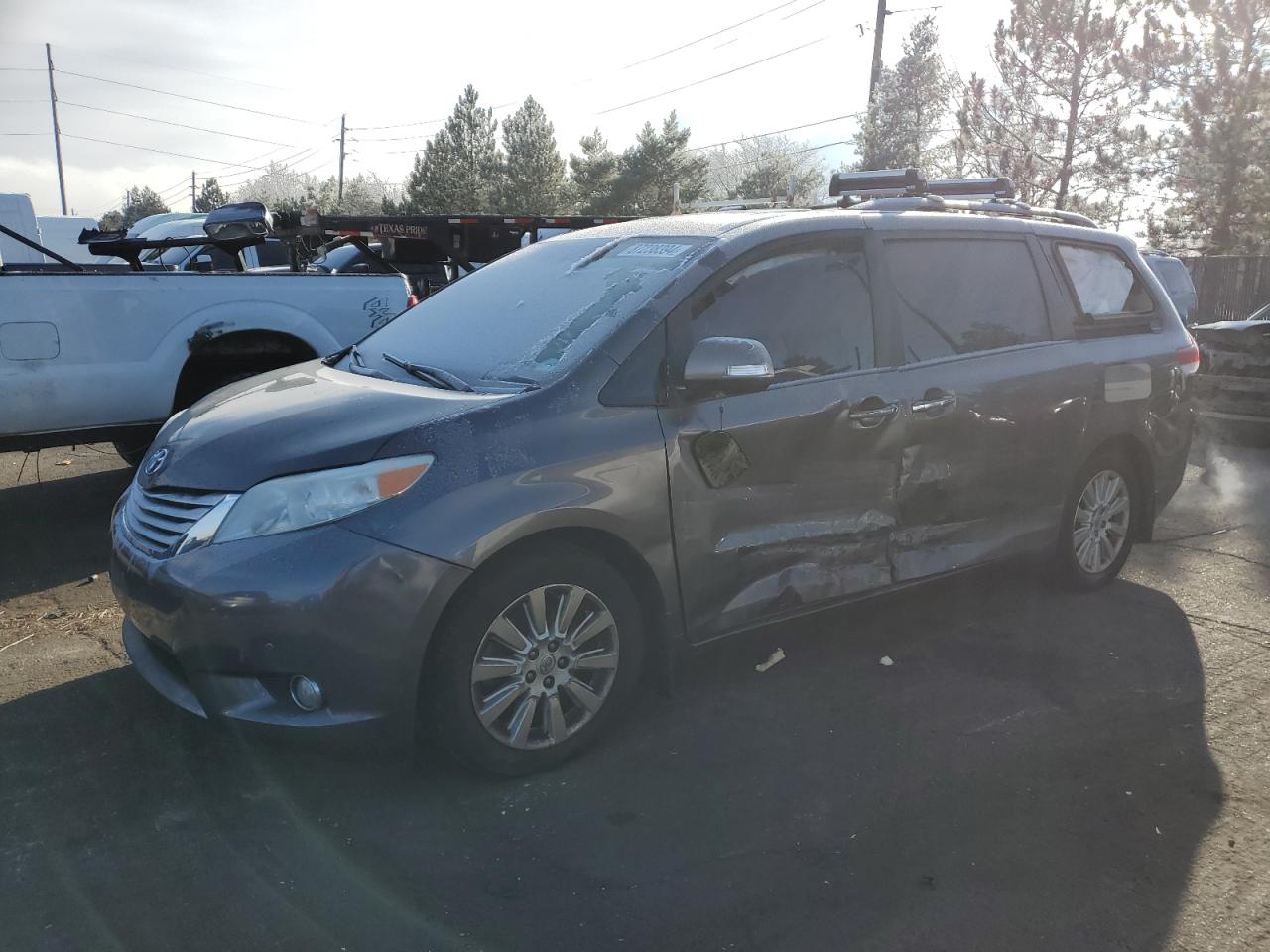 TOYOTA SIENNA XLE 2013