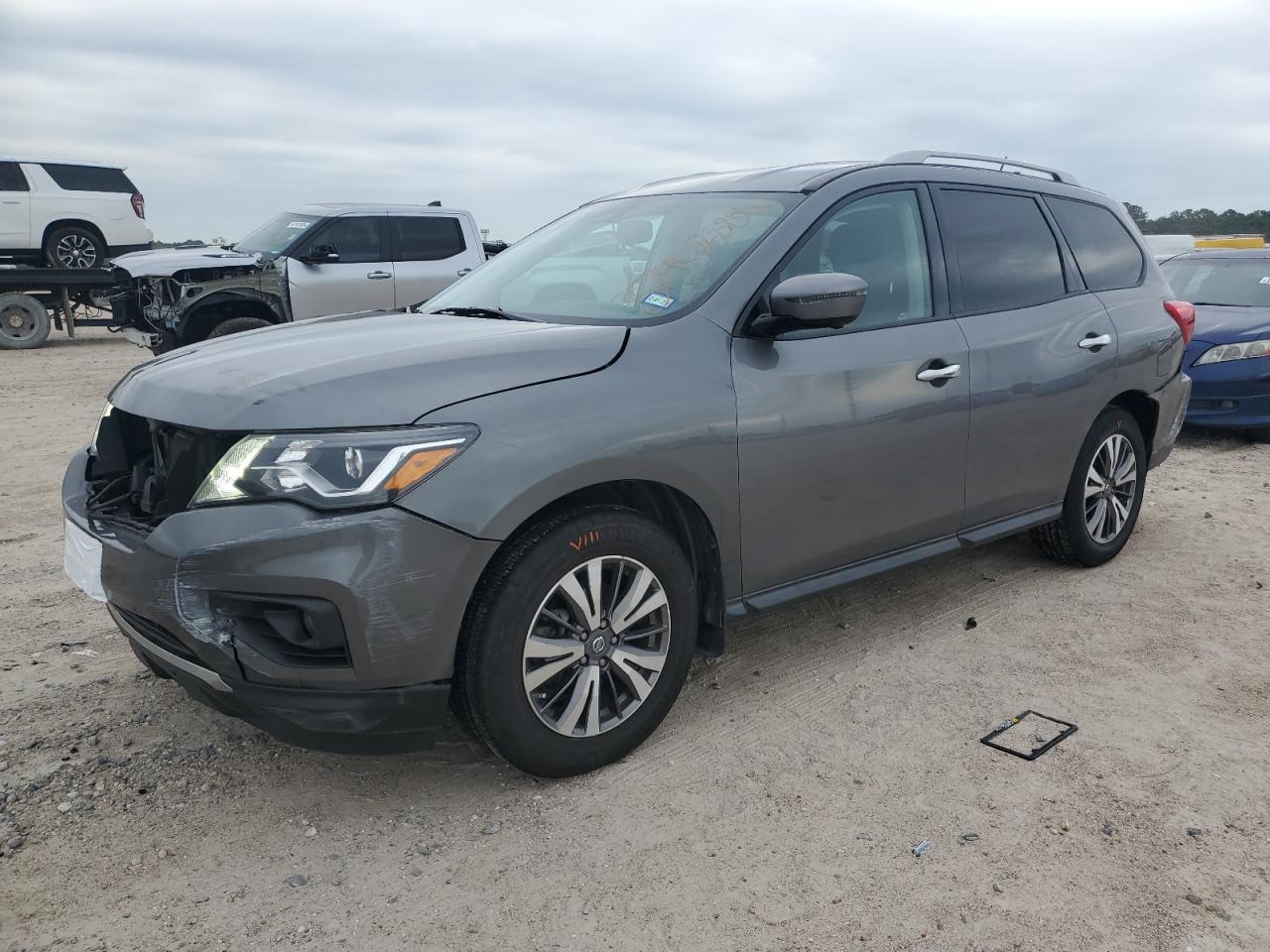 NISSAN PATHFINDER 2017