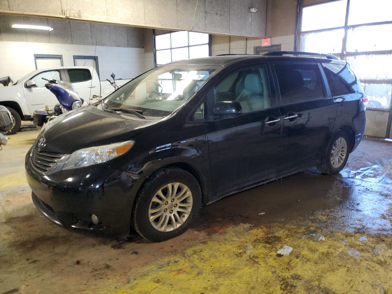 TOYOTA SIENNA XLE 2014