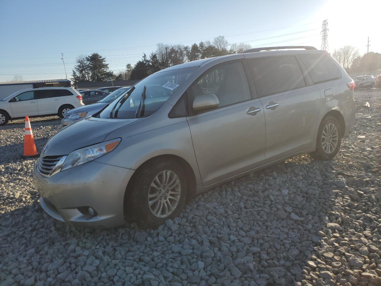 TOYOTA SIENNA XLE 2015