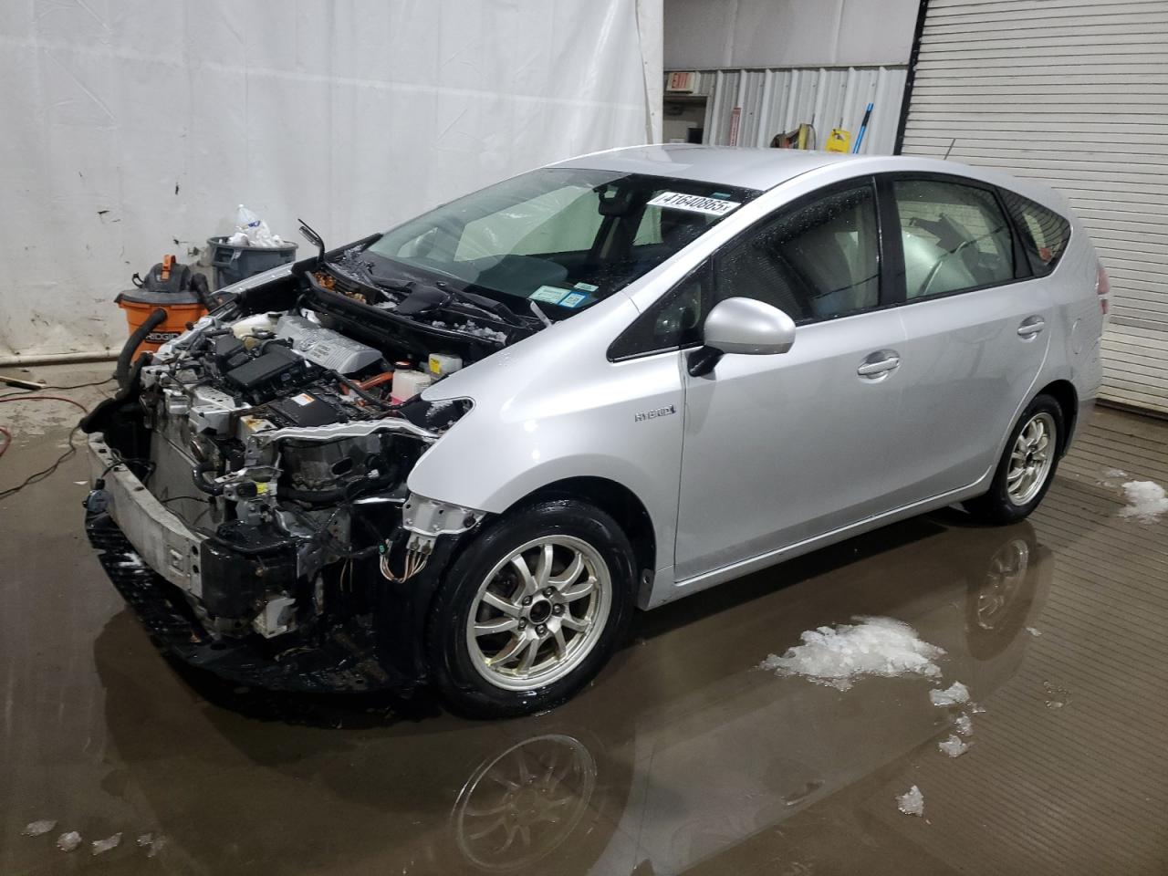 TOYOTA PRIUS V 2015