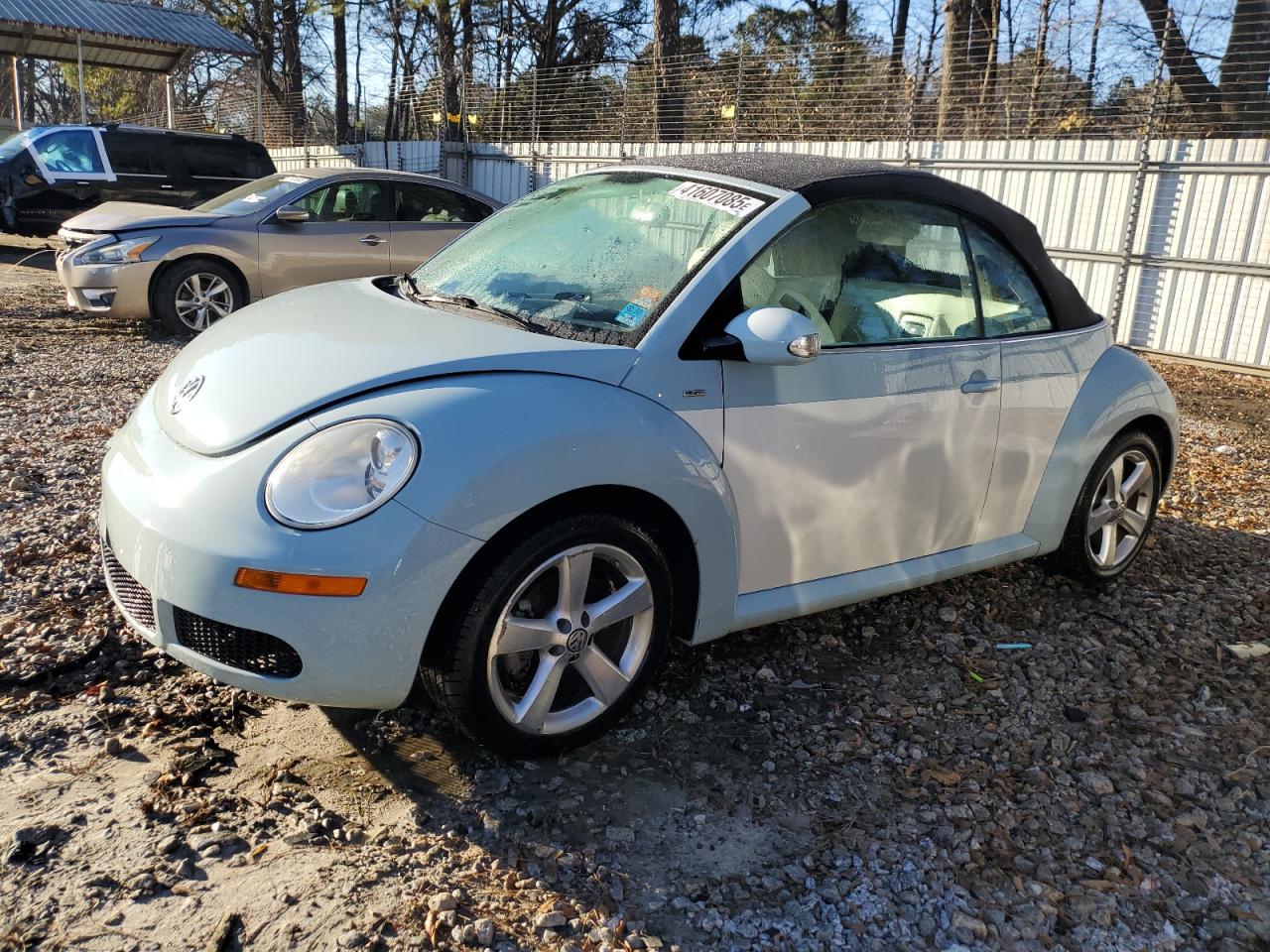 VOLKSWAGEN NEW BEETLE 2010