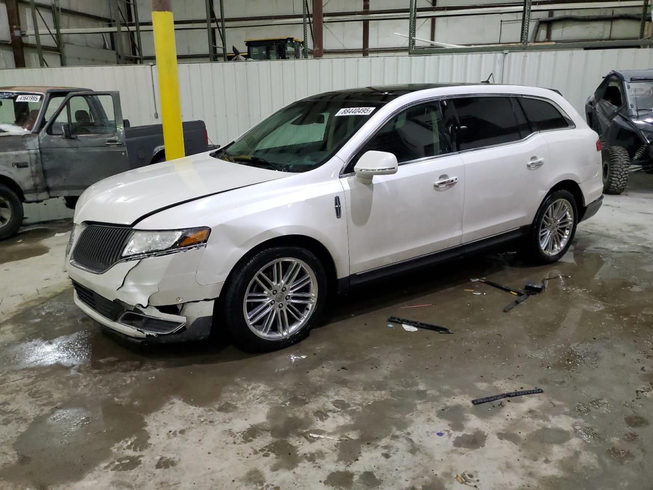 LINCOLN MKT 2014