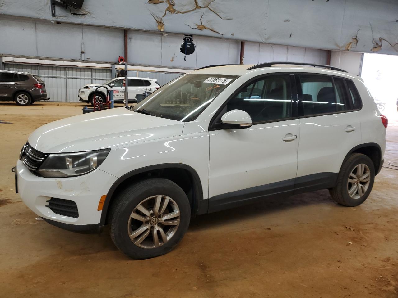 VOLKSWAGEN TIGUAN S 2016