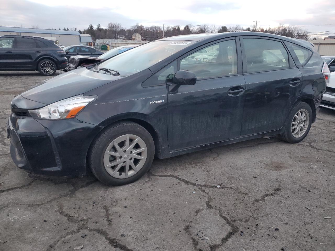 TOYOTA PRIUS V 2017