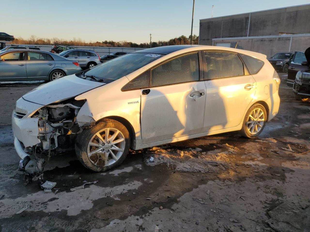 TOYOTA PRIUS V 2013