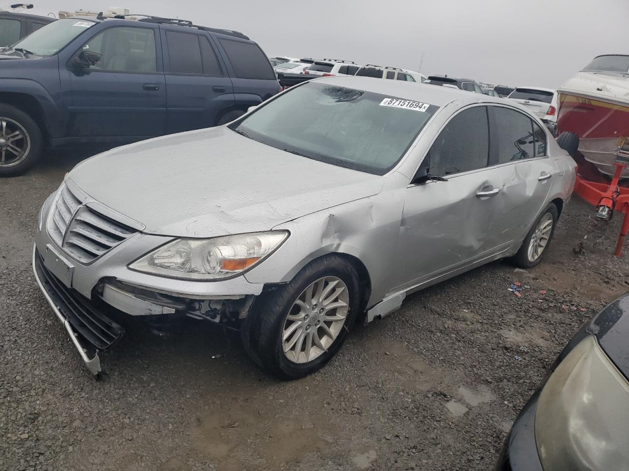HYUNDAI GENESIS 3. 2011