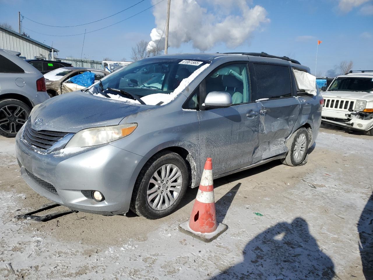 TOYOTA SIENNA XLE 2011
