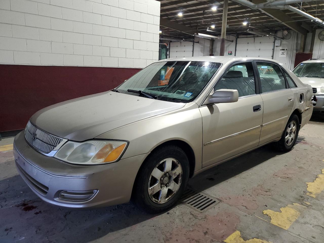 TOYOTA AVALON XL 2000