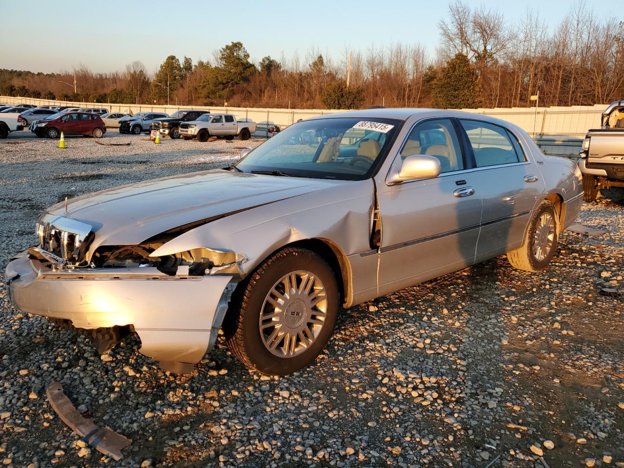 LINCOLN TOWN CAR S 2008