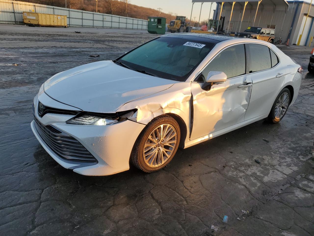 TOYOTA CAMRY 2018