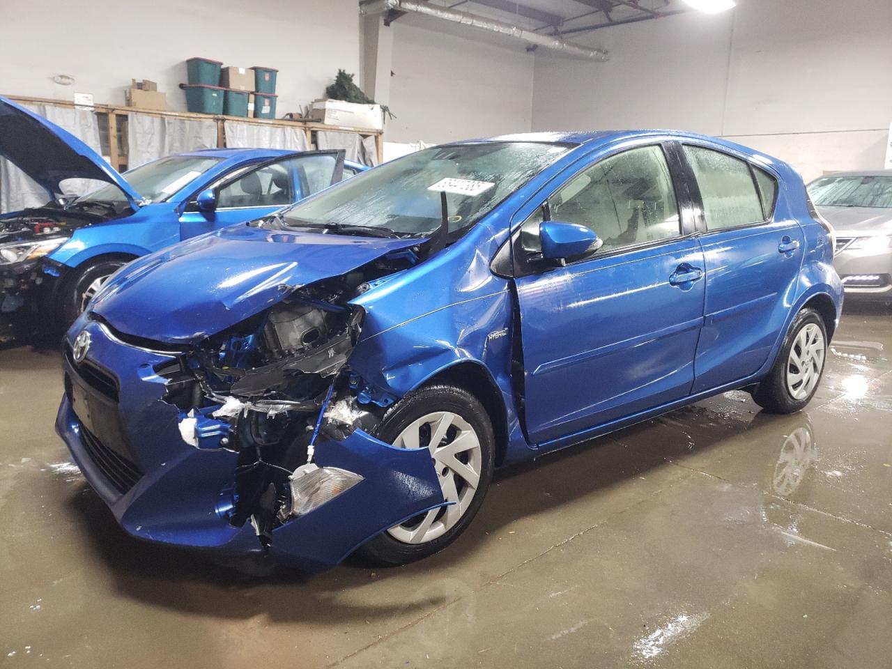 TOYOTA PRIUS C 2015