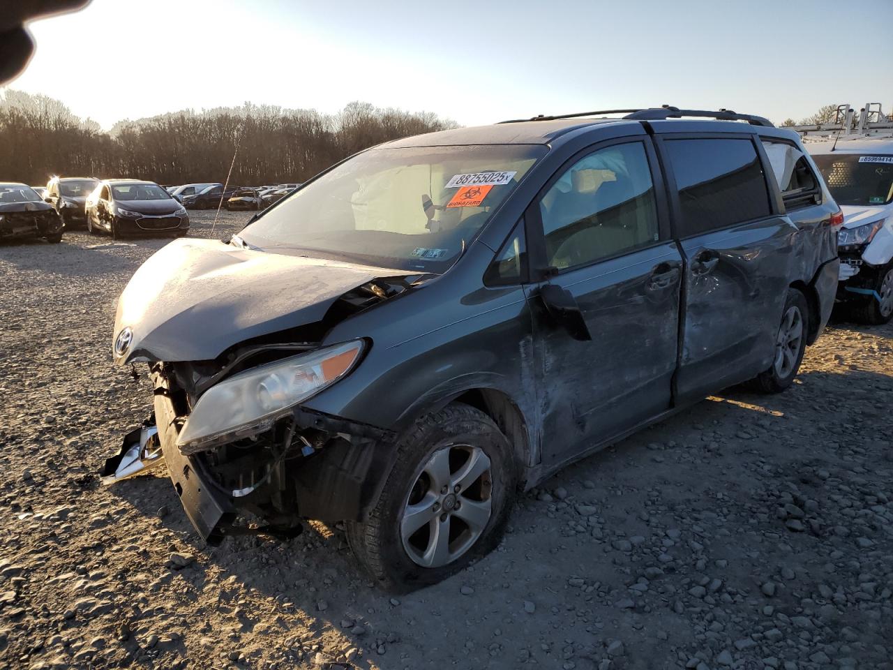 TOYOTA SIENNA LE 2012