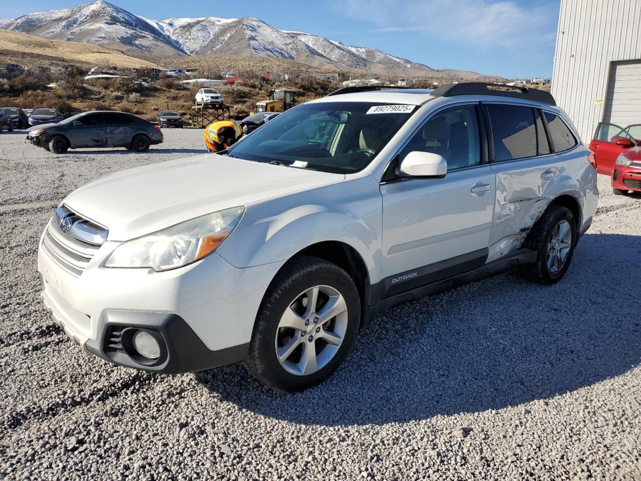 SUBARU OUTBACK 2. 2013