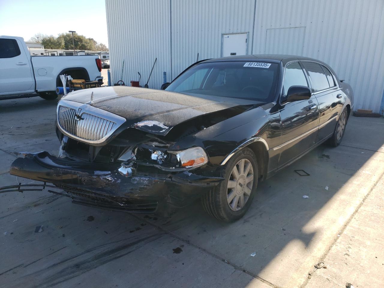 LINCOLN TOWN CAR E 2005