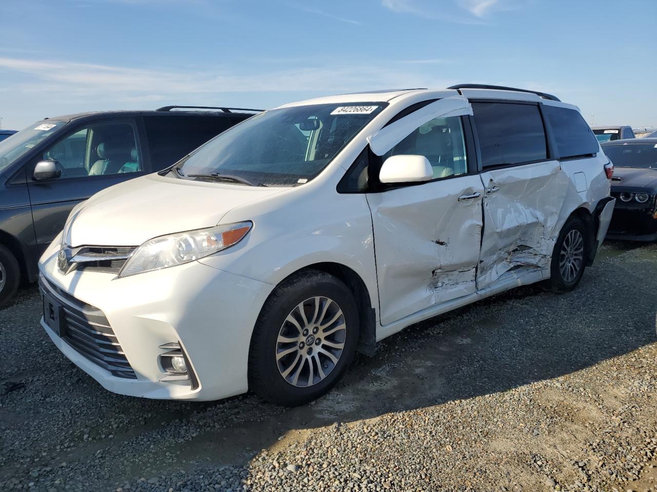 TOYOTA SIENNA XLE 2019