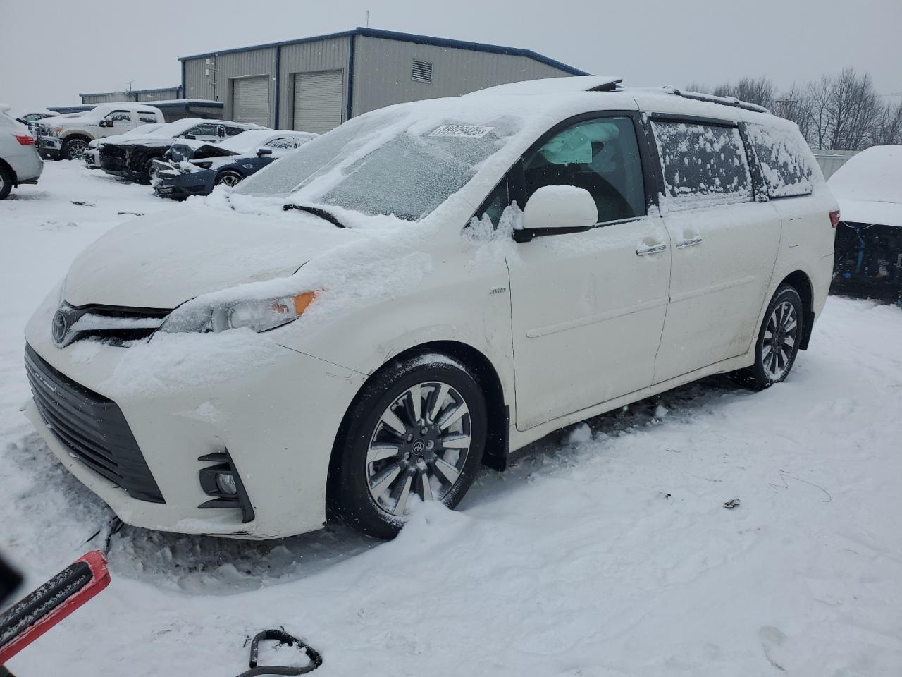 TOYOTA SIENNA XLE 2018