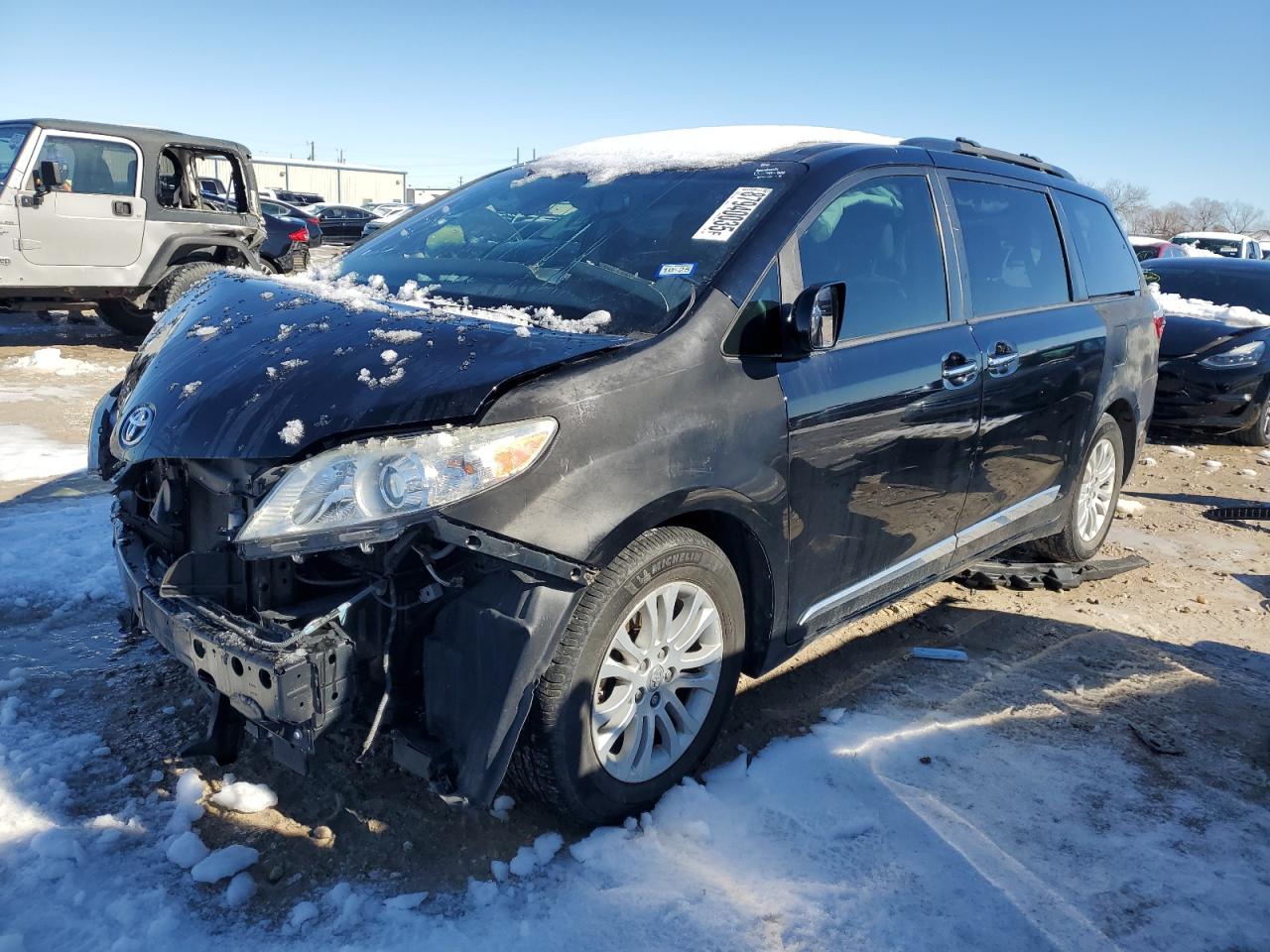 TOYOTA SIENNA XLE 2016