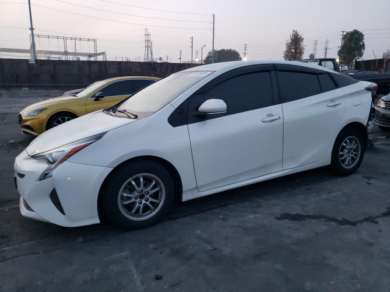 TOYOTA PRIUS 2017