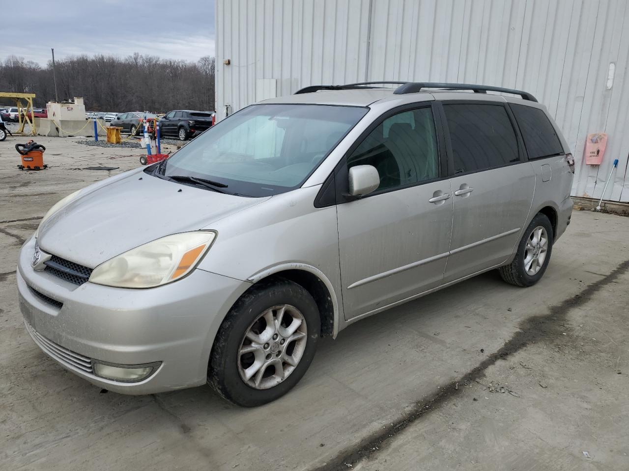 TOYOTA SIENNA XLE 2004