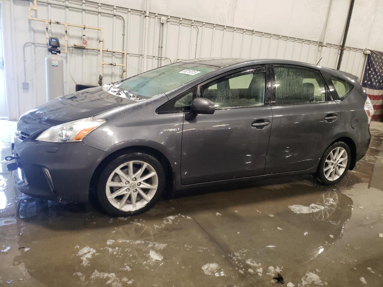 TOYOTA PRIUS V 2012