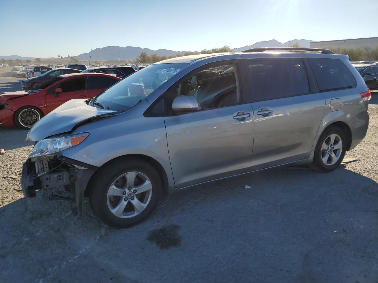 TOYOTA SIENNA LE 2012