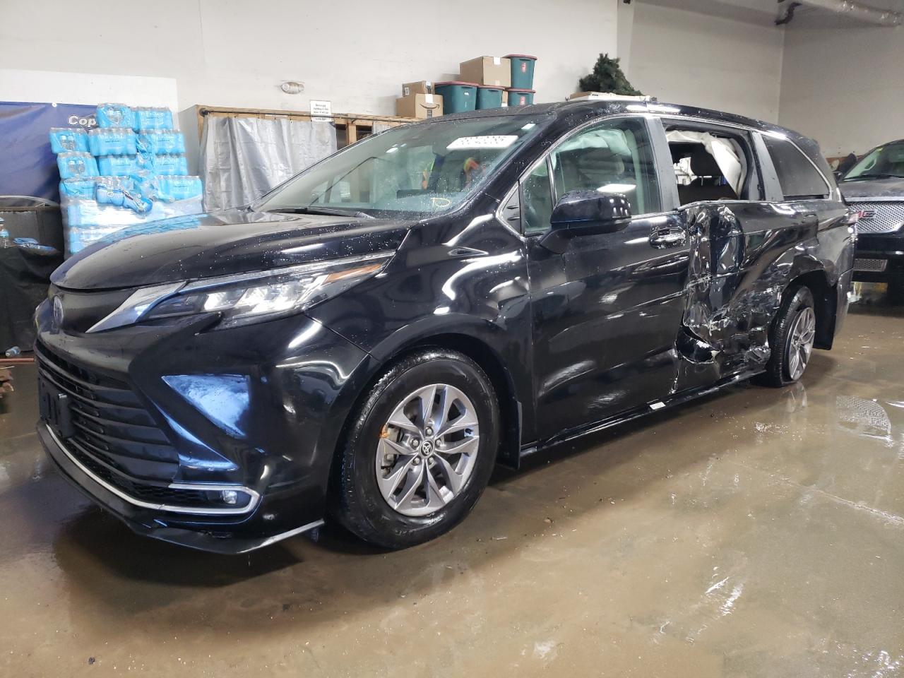 TOYOTA SIENNA XLE 2023