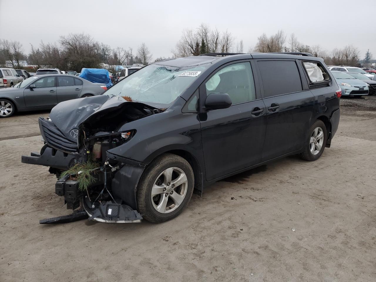 TOYOTA SIENNA LE 2017