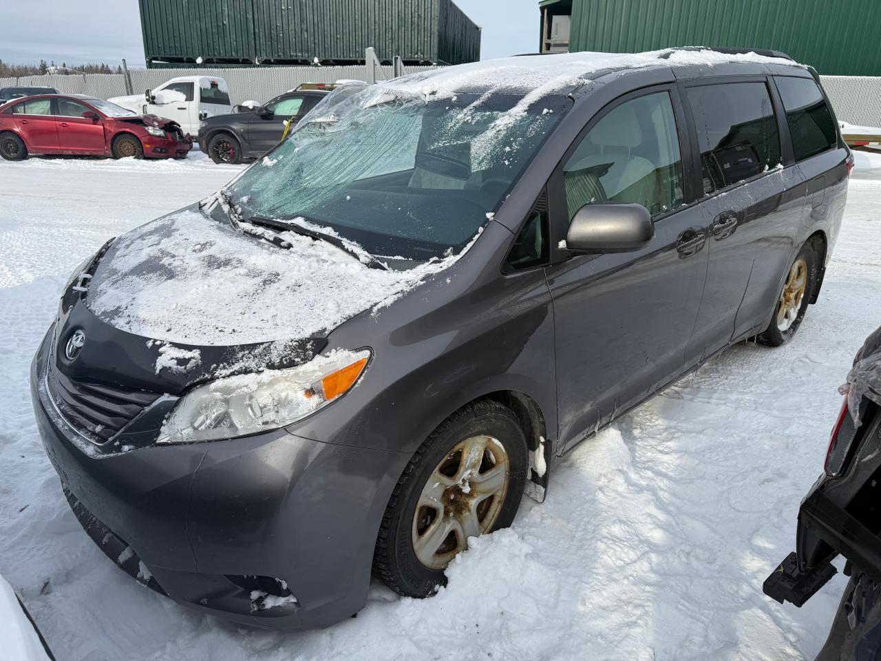 TOYOTA SIENNA LE 2015
