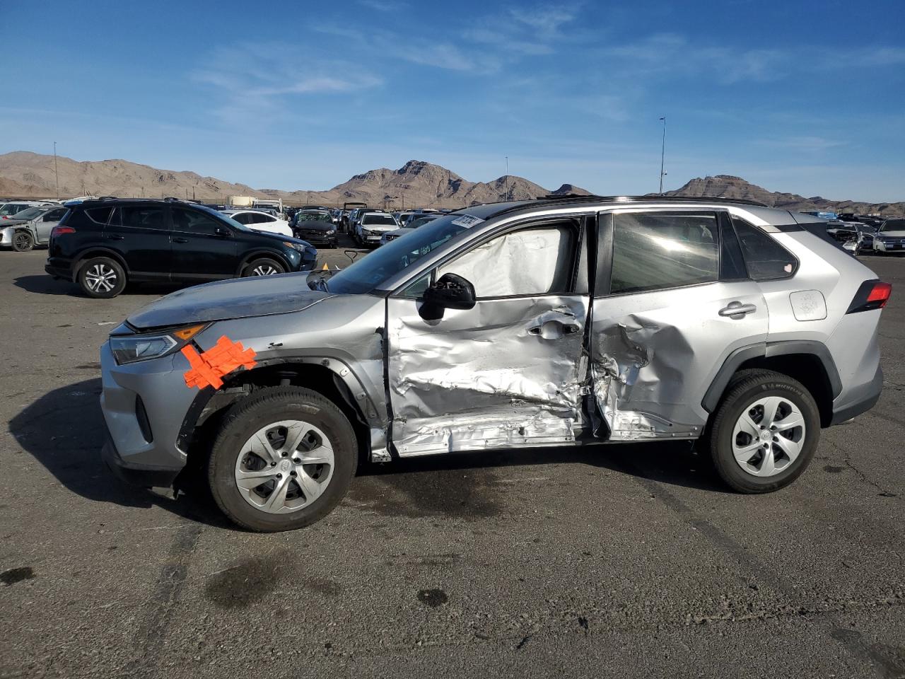 TOYOTA RAV4 LE 2021