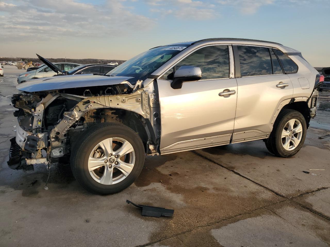 TOYOTA RAV4 XLE 2021
