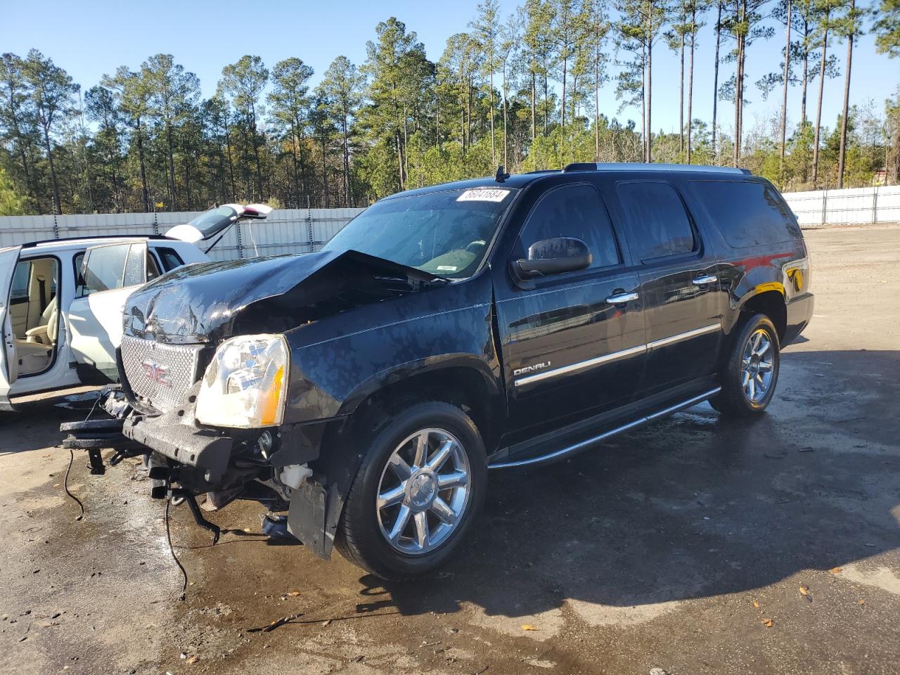 GMC YUKON XL D 2011