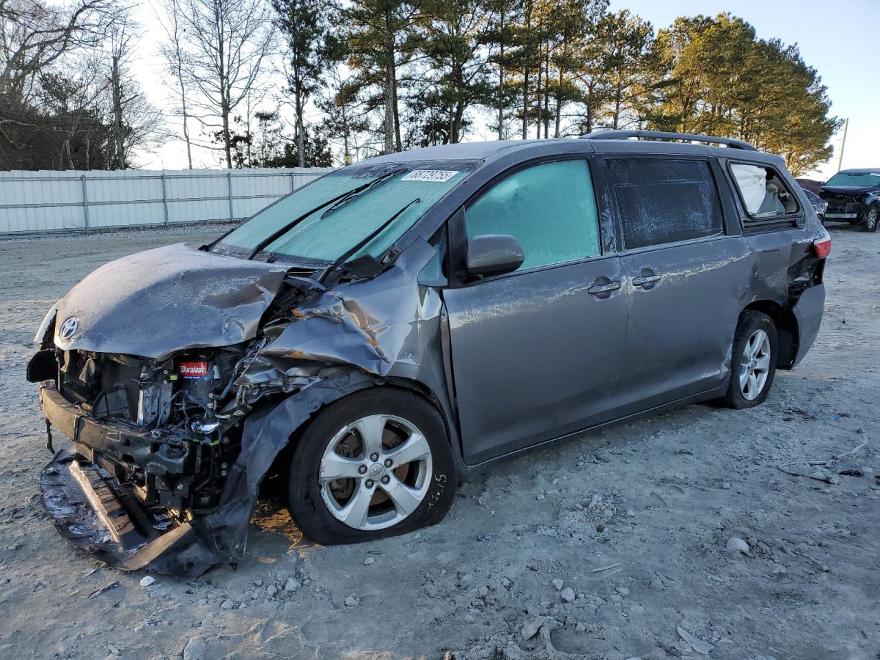 TOYOTA SIENNA LE 2017