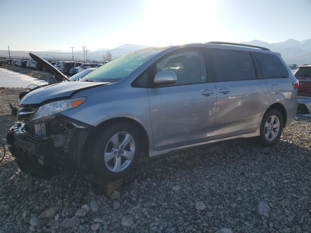 TOYOTA SIENNA LE 2020
