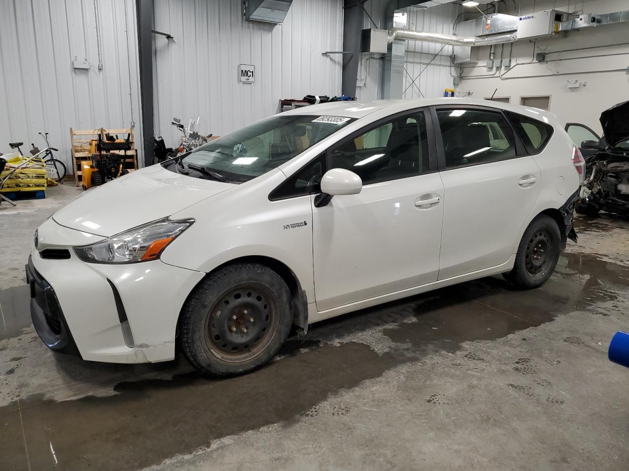 TOYOTA PRIUS V 2015