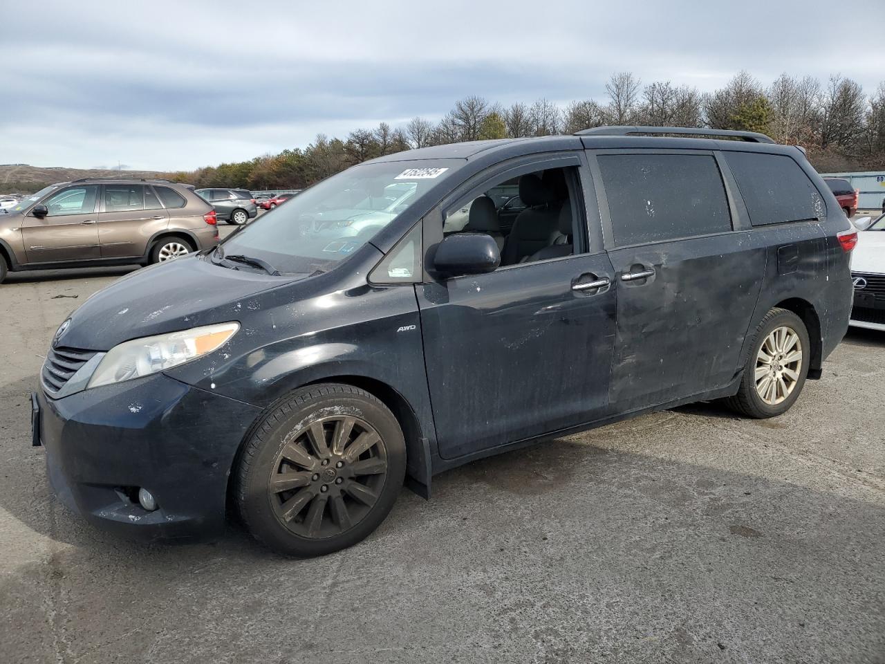 TOYOTA SIENNA XLE 2017
