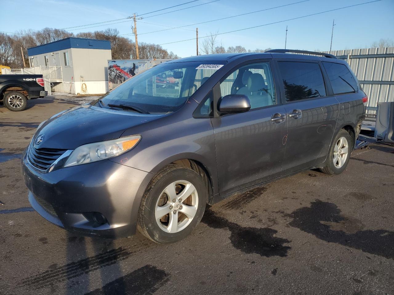 TOYOTA SIENNA LE 2012