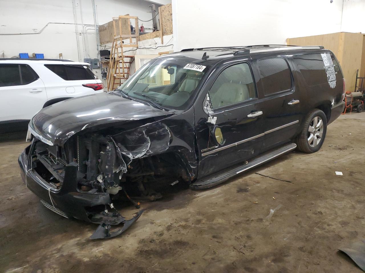 GMC YUKON XL D 2011