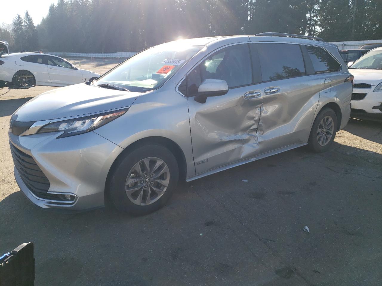 TOYOTA SIENNA XLE 2021