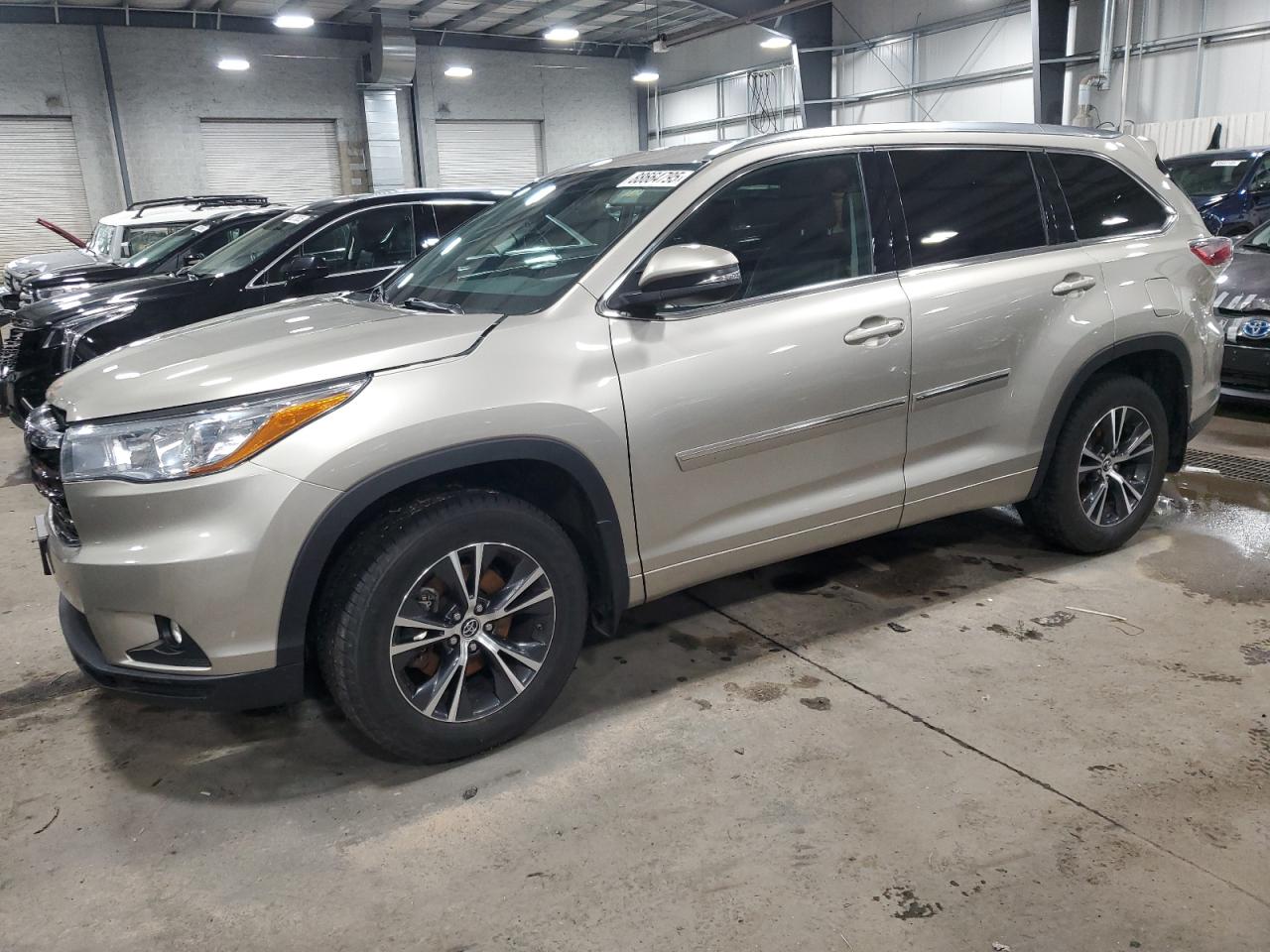 TOYOTA HIGHLANDER 2016