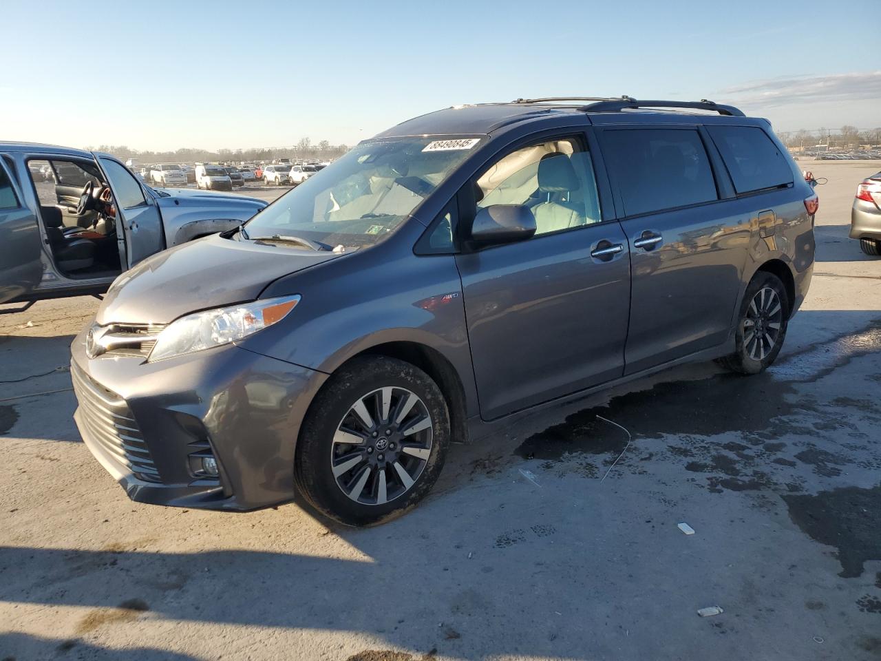 TOYOTA SIENNA XLE 2019