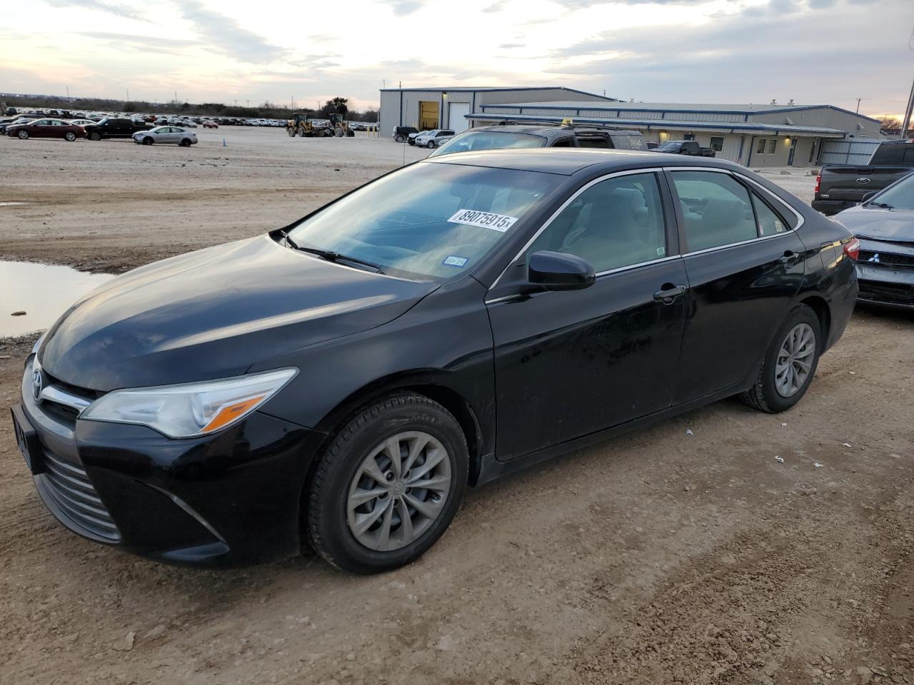 TOYOTA CAMRY LE 2017