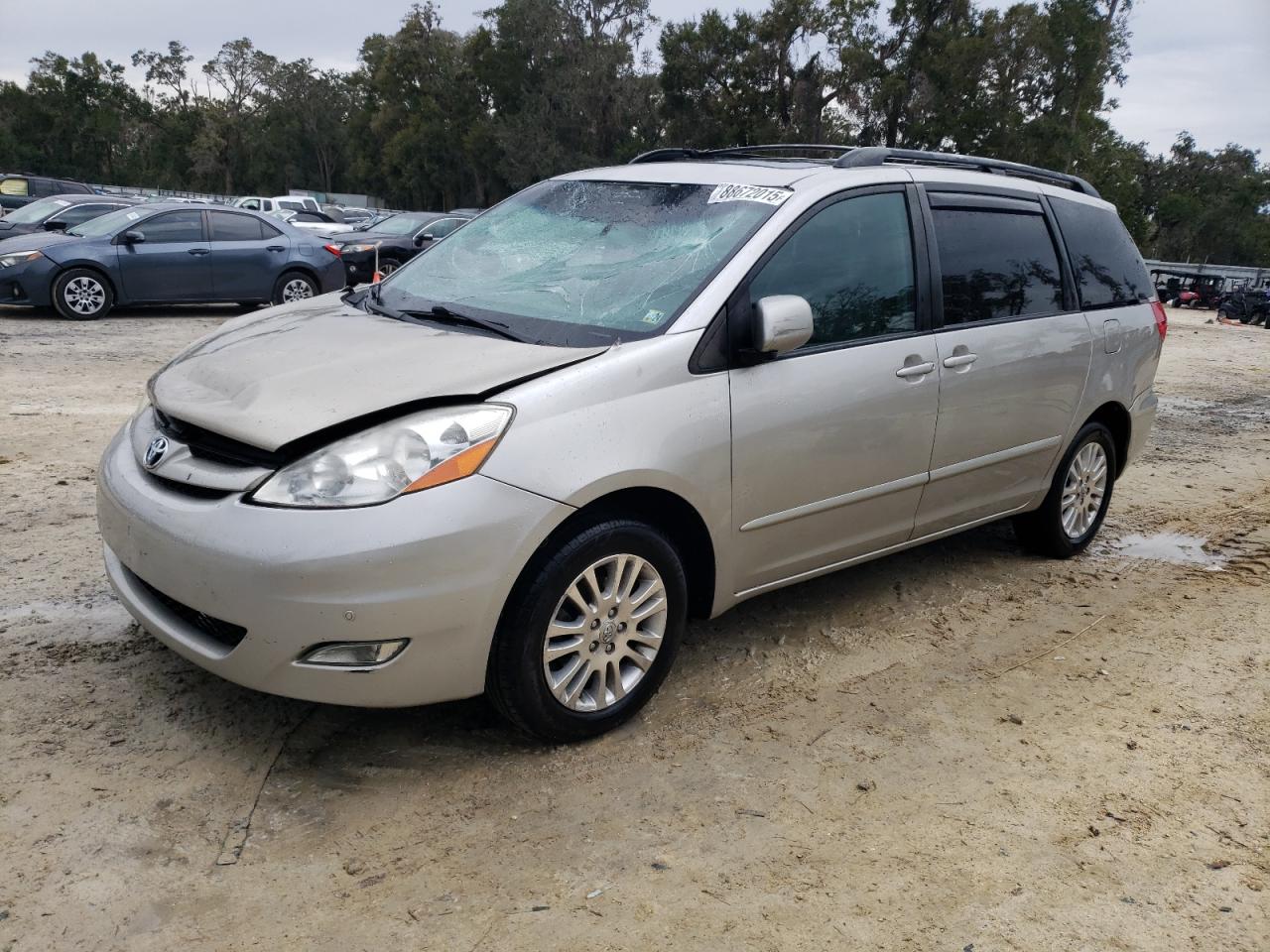 TOYOTA SIENNA XLE 2009