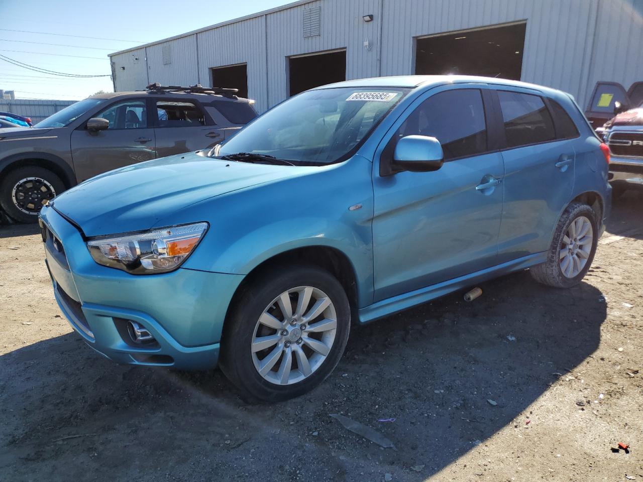 MITSUBISHI OUTLANDER 2011