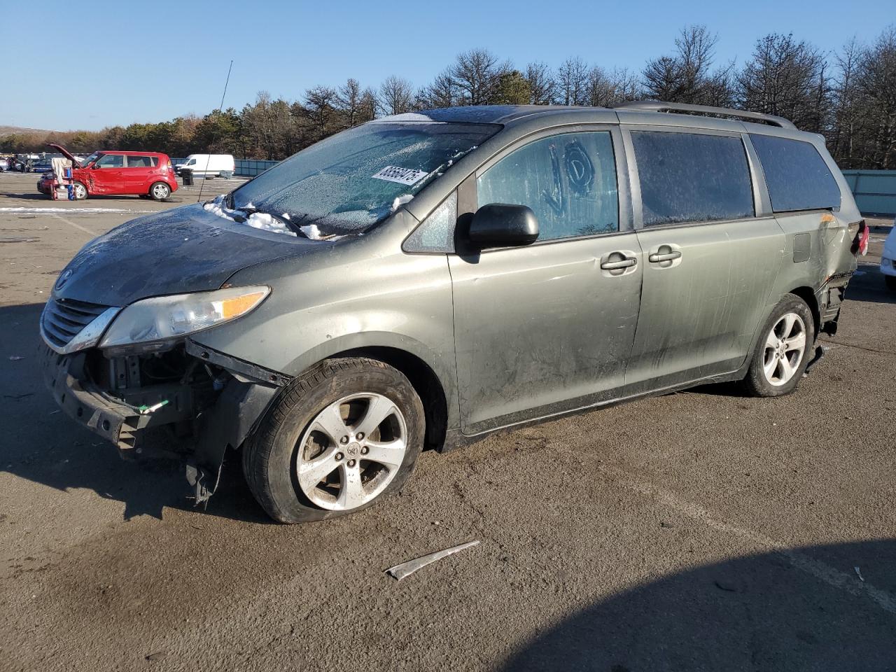 TOYOTA SIENNA LE 2012