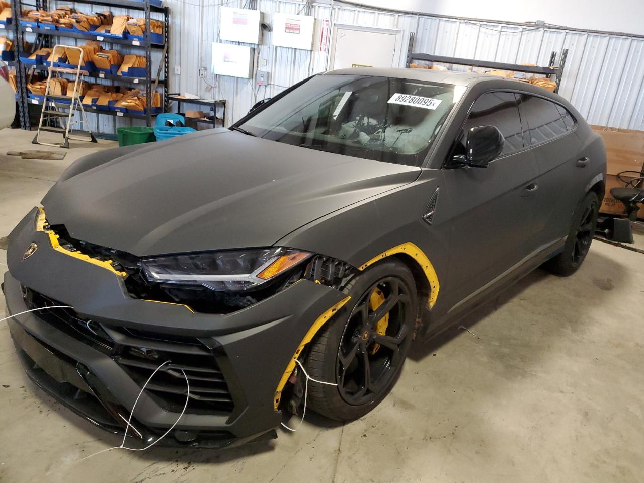 LAMBORGHINI URUS 2021
